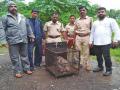 खारघरमध्ये उपद्रव करणारे माकड अखेर वनविभागाच्या ताब्यात - Marathi News | In the Kharghar, the infesting monkeys finally occupied the forest department | Latest raigad News at Lokmat.com