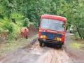 रस्त्यावरील मातीत अडकली एसटी; प्रवाशांची गैरसोय - Marathi News | ST stuck in roadside soil; | Latest raigad News at Lokmat.com