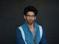 कधी VJम्हणून नोकरी करायचा Aditya Roy Kapur, स्टारकिड असूनही लागला नाही इंडस्ट्रीत निभाव - Marathi News | Aditya Roy Kapur work as a vj before becoming an bollywood actor | Latest filmy News at Lokmat.com