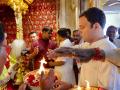 राहुल गांधी जगन्नाथाच्या चरणी लीन - Marathi News | Rahul Gandhi loses the foot of Jagannath | Latest national Photos at Lokmat.com