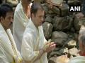 राहुल गांधी वायनाड दौऱ्यावर; थिरुनेल्ली मंदिरात केली पूजा  - Marathi News | Kerala: Rahul Gandhi begins poll campaign in Wayanad, offers prayers at Thirunelli temple | Latest national News at Lokmat.com