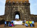 दिव्यांगांनी केली रायगड किल्ल्याची चढाई - Marathi News | Divyang made the raids of Raigad Fort | Latest raigad News at Lokmat.com