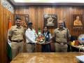 Raigad: विद्यार्थ्यीनीच्या हाकेला जिल्हा पोलिस अधीक्षकांची साद - Marathi News | Raigad: District Superintendent of Police on behalf of the student | Latest raigad News at Lokmat.com