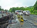 मुंबई-गोवा महामार्गाला तडे - Marathi News | Mumbai-Goa highway | Latest raigad News at Lokmat.com