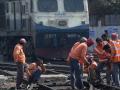 केरळच्या पूरग्रस्तांसाठी सरसावले रेल्वेचे २६ हजार कर्मचारी - Marathi News | 26 thousand employees of the Railways, who have come to help for Kerala flood victims | Latest nagpur News at Lokmat.com