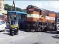 पुणे तिथे काय उणे ; रेल्वे इंजिन थेट रस्त्यावर - Marathi News | railway engine came on pune mumbai highway | Latest pune News at Lokmat.com