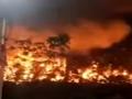 कोल्हापूर रेल्वे स्टेशनमध्ये आगीचा तब्बल तीन तास थरार, रेल्वे डबा खाक - Marathi News | Train fire at Kolhapur railway station | Latest kolhapur News at Lokmat.com