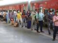 कोरोनाचा प्रकोप असतानाही रेल्वेगाड्या फुल्ल - Marathi News | The trains were full despite the Corona outbreak | Latest nagpur News at Lokmat.com