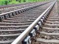 Indian Railway: रेल्वे रुळांच्या मधोमध का टाकलेली असते खडी? यामागे दडलीय एक रंजक गोष्ट - Marathi News | why there are stones laid between railway track know the interesting reason | Latest jarahatke News at Lokmat.com