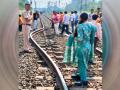 रूळ वाकलेला दिसताच ब्रेक मारला; अनेकांचे प्राण वाचले - Marathi News | Braked the railway due to track was bent; many lives saved in nalasopara | Latest vasai-virar News at Lokmat.com
