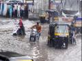 Heavy Rain In Pune: पुण्यात पावसाचा धुमाकूळ; ढगांच्या गडगडाटांसहित जोरदार हजेरी - Marathi News | Heavy rain in Pune Heavy rain with thundershowers | Latest pune News at Lokmat.com