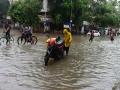 Heavy rainfall in Mumbai leads to waterlogging in many areas - Hindi News | Heavy rainfall in Mumbai leads to waterlogging in many areas | Latest maharashtra Photos at Lokmattimes.com
