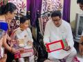 ...अन् राज ठाकरे थेट घरी पोहचले; कार्यकर्त्याच्या आजारी मुलाची इच्छा पूर्ण केली - Marathi News | MNS chief Raj Thackeray reached the activist's house to meet his sick son | Latest maharashtra News at Lokmat.com