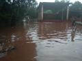 रत्नागिरीत संततधार, शाळा सोडल्या, राजापूर पुन्हा जलमय - Marathi News | In Ratnagiri, the children left school, Rajapur was flooded again | Latest ratnagiri News at Lokmat.com