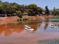 Ratnagiri: राजापूरच्या नदीपात्रात भरतीचे पाणी आल्याने वाहने अडकली - Marathi News | Tidal water in the river bed of Rajapur, Vehicles stuck | Latest ratnagiri News at Lokmat.com