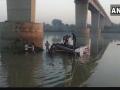 राजस्थानात बस नदीत कोसळून 32 प्रवाशांचा दुर्देवी मृत्यू - Marathi News | The bus accident in Rajasthan, 20 passengers dead | Latest national News at Lokmat.com