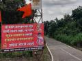 ' राजकारण्यांना मराठा आरक्षण मिळेपर्यंत गावबंदी'; गावच्या वेशीवरच झळकले बॅनर - Marathi News | 'Politicians banned from village until Maratha reservation'; A banner appeared on the gate itself | Latest hingoli News at Lokmat.com