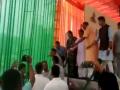 व्हिडीओ : मुख्यमंत्र्यांसमोरच भाजपाचे दोन नेते भिडले  - Marathi News | BJP leaders Sharma & Shekhawat fight in presence of CM Vasundhara Raje during an event in Alwar | Latest national News at Lokmat.com