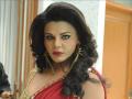 राखी सावंतला विदेशी महिला कुस्तीपटूशी घेतलेला पंगा पडला महागात - Marathi News | Rakhi Sawant was caught by foreign women wrestling in the fall | Latest filmy News at Lokmat.com