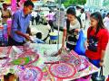 बाजार रंगला रांगोळ्यांच्या रंगात - Marathi News | In the colors of the Rangoli Ranges market | Latest mumbai News at Lokmat.com