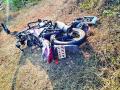 दुचाकी पुलावरून कोसळून राजापुरातील तरुण जागीच ठार - Marathi News | The two-wheeler fell off the bridge and died on the spot in Rajapur | Latest ratnagiri News at Lokmat.com