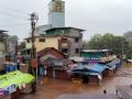 Heavy Rain : रत्नागिरी जिल्ह्यात अस्मानी संकट, अनेक ठिकाणी पूर - Marathi News | maharashtra ratnagiri heavy rain water logging market under water traffic stopped | Latest maharashtra News at Lokmat.com