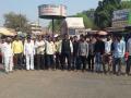 रावेरला राज्य महामार्गावर रास्ता रोको - Marathi News | Ravera stop the road on the state highway | Latest jalgaon News at Lokmat.com
