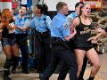 WWE Raw च्या महिला खेळाडूंना अटक; पोलिसांच्या गाडीतही हाणामारी, Video - Marathi News | Ronda Rousey, Becky Lynch and Charlotte arrested by police after massive brawl on WWE Raw | Latest wwe News at Lokmat.com