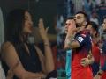 RCB ने सामना जिंकताच कोहलीने सर्वांसमोर केलं फ्लाइंग किस, अनुष्काने खास अंदाजात दिला रिप्लाय - Marathi News | RCB won the match against lsg virat Kohli gave a flying kiss in front of everyone to Anushka sharma | Latest filmy News at Lokmat.com