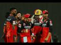 RCB vs KKR Latest News : आरसीबीच्या गोलंदाजांची पॉवर प्लेमध्ये कमाल, दिल्या सर्वात कमी धावा - Marathi News | RCB vs KKR Latest News: RCB bowlers give lowest runs in power play | Latest cricket News at Lokmat.com