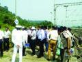 मध्य रेल्वेच्या अधिकाऱ्यांकडून पेण-पनवेल रेल्वेमार्गाची पाहणी - Marathi News | Inspection of Pen-Panvel railway route by Central Railway authorities | Latest raigad News at Lokmat.com