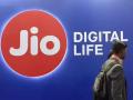 Reliance Jio : जिओचे नेटवर्क बंद!; इंटरनेटपासून फायबरपर्यंत सर्वच बंद झाल्याने युजर्सचा संताप - Marathi News | Reliance Jio Outage Internet service is disrupted users are unable to use Youtube and Whatsapp | Latest tech News at Lokmat.com
