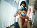 Coronavirus : मास्क घालण्यापूर्वी कोणत्या गोष्टींची काळजी घ्यावी? वाचा काय सांगतात तज्ज्ञ..... - Marathi News | Coronavirus : Take care of a few things before wearing a mask | Latest health News at Lokmat.com