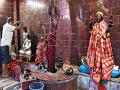 'या' कालिकामातेच्या मंदिरात दिला जातो चायनीजचा प्रसाद, चिनी भक्तांचा लागतात रांगा - Marathi News | Chinese kali mata temple in Kolkata india serves Chinese as prasad Noodles, Chop Suey And Sticky Rice | Latest jarahatke News at Lokmat.com