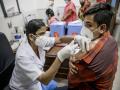 ओमायक्रॉनवर वॅक्सिन कधी येणार? या कंपनीने दिले संकेत - Marathi News | omicron vaccine likely to come by early 2022 says Moderna | Latest health News at Lokmat.com