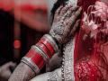 Blessings are given by spitting on the bride’s head and breast at wedding in Kenya - Hindi News | Blessings are given by spitting on the bride’s head and breast at wedding in Kenya | Latest social-viral Photos at Lokmattimes.com