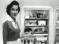 VIDEO : कसा होता 66 वर्षाआधीचा फ्रीज, खासियत पाहून अवाक् झालेत लोक - Marathi News | 66 year old fridge advertisement of 1956 goes viral | Latest social-viral News at Lokmat.com