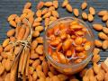 बदाम खाण्याची योग्य वेळ, पद्धत आणि फायदे... - Marathi News | Health Tips : What is the best time to eat almonds | Latest health News at Lokmat.com