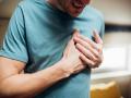 Heart Attack : हार्ट अटॅक येण्याच्या 1 महिनाआधी शरीर देतं हे संकेत, वेळीच व्हा सावध! - Marathi News | According to new study 12 symptoms appears 1 month before the heart attack | Latest health News at Lokmat.com
