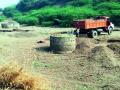 बाळापूर तालुक्यात पाणी पुरवठा योजनेच्या विहिरीजवळच उत्खनन! - Marathi News | Excavation near the water supply scheme well in Balapur taluka! | Latest akola News at Lokmat.com