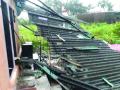 वादळी पावसाने घरे उद्ध्वस्त - Marathi News | Windy rain destroyed houses | Latest raigad News at Lokmat.com