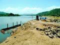 भरावामुळे खाडीकिनारे धोक्यात; जेटी बांधकामामुळे नदीपात्र बाधित - Marathi News | Due to floods due to bankruptcies; Riverbank obstructed due to construction of jetty | Latest raigad News at Lokmat.com