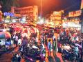 उत्सवी वातावरणामुळे बाजारपेठांमध्ये झळाळी - Marathi News | Festive atmosphere glows in the markets | Latest nashik News at Lokmat.com