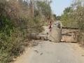 शहरातून येणाऱ्यासोबत गावकऱ्यांनो असे वागणे बरे नव्हे... - Marathi News | villagers are not allowing people to enter in village who coming from corona affected city's rsg | Latest pune News at Lokmat.com