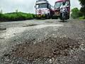 उरण-जेएनपीटी बनला समस्यांचा महामार्ग, खड्डेच खड्डे - Marathi News | Uran-JNPT became the highway of the problem, the pothole pits | Latest raigad News at Lokmat.com
