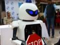 पुणे वाहतूक पोलिसांसोबत आता रोबोट ही करणार वाहतूक नियमन - Marathi News | Now the robot will do the traffic control with the Pune police | Latest pune Videos at Lokmat.com
