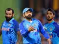 T20 World Cup 2022 IND vs BAN: मोहम्मद शमी ऐवजी अर्शदीपला का दिली अखेरची ओव्हर? रोहित शर्मा म्हणाला… - Marathi News | T20 World Cup 2022 IND vs BAN Why Arshdeep singh was given the last over instead of mohammad Shami team india captain Rohit Sharma clarifies | Latest cricket Photos at Lokmat.com
