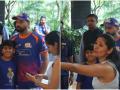 Rohit Sharma: रोहितसोबत सेल्फी घेताना महिलेचा फोन झाला बंद; मग हिटमॅन म्हणाला असं काही, सगळेच हसले! - Marathi News | Rohit Sharma Funny Reaction to Fans Dead Phone Goes Viral Ahead of MI vs RCB Clash | Latest cricket News at Lokmat.com