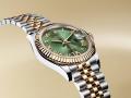 रोलेक्सचं घड्याळ इतकं महाग का असतं? जाणून घ्या यामागचं कारण... - Marathi News | Why Rolex watch so expensive, know the reason | Latest jarahatke News at Lokmat.com