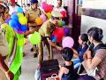 आरपीएफने प्रवाशांसोबत साजरी केली दिवाळी - Marathi News | RPF celebrates with Diwali Diwali | Latest nagpur News at Lokmat.com